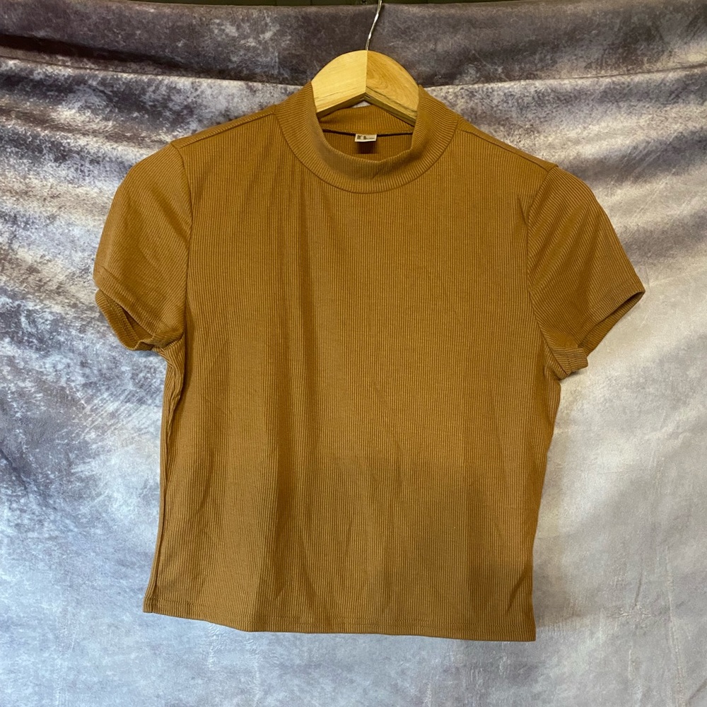 H&M camel color cropped ribbed shirt